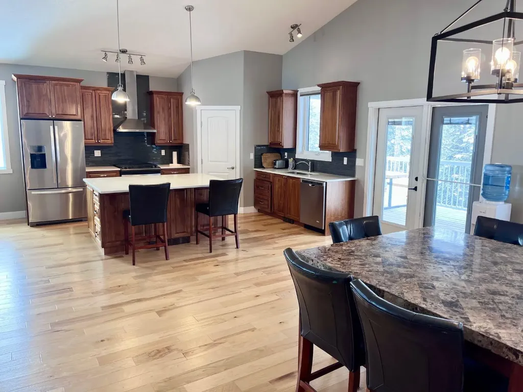 1093 Mackenny Street Hinton AB T7V 1H3