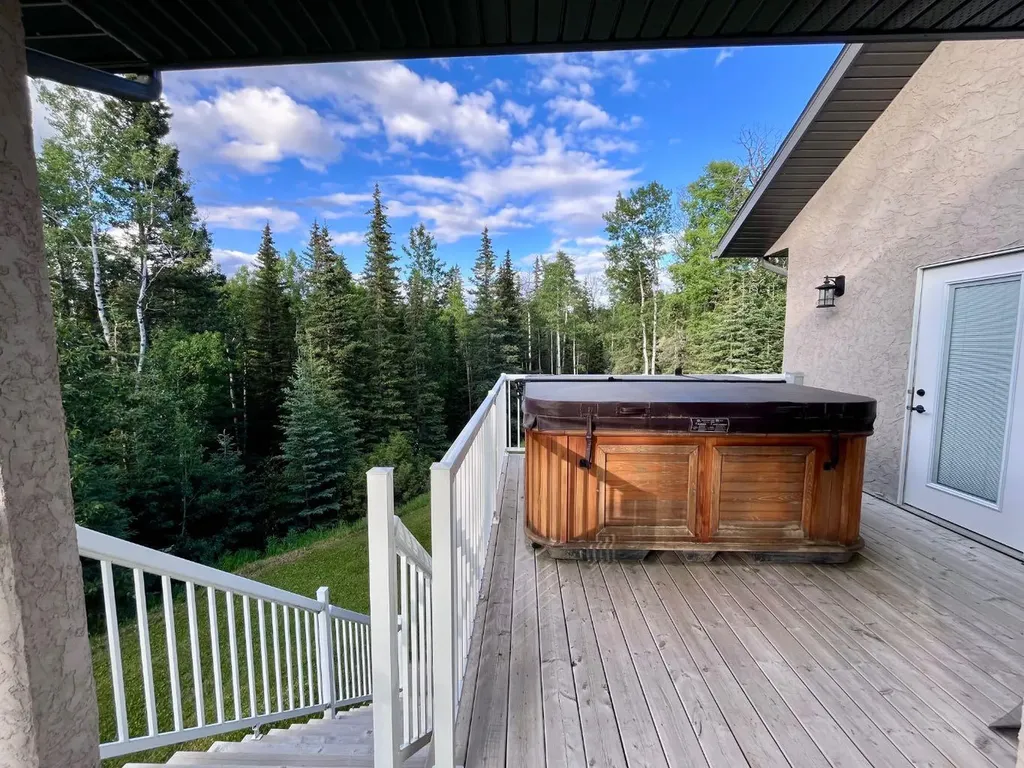1093 Mackenny Street Hinton AB T7V 1H3