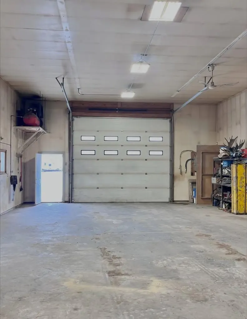 1093 Mackenny Street Hinton AB T7V 1H3