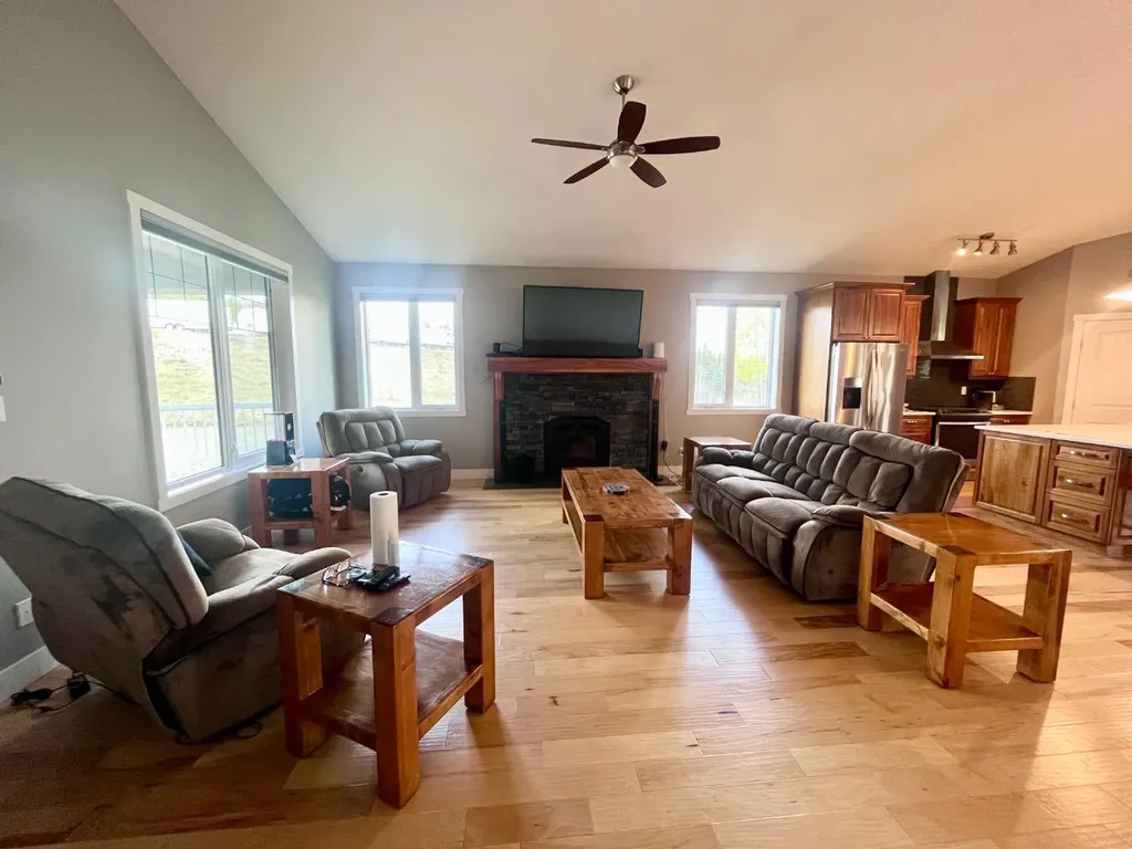 1093 Mackenny Street Hinton AB T7V 1H3