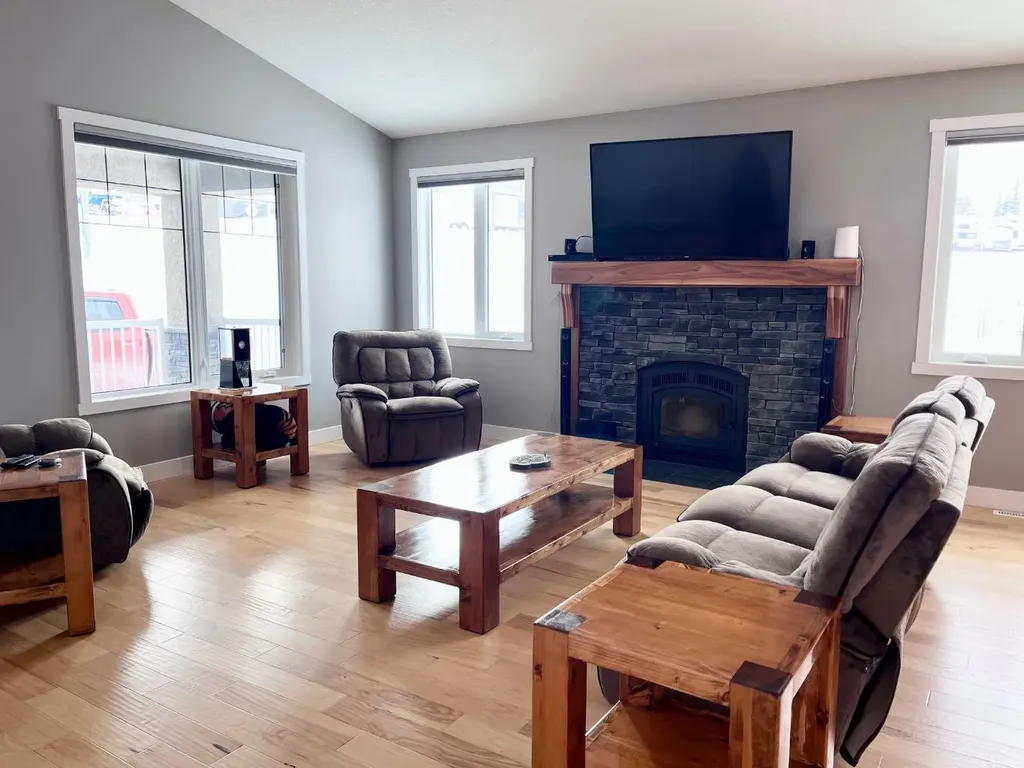 1093 Mackenny Street Hinton AB T7V 1H3