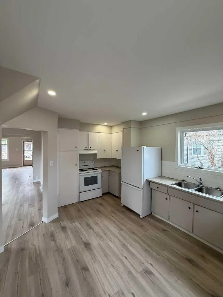 419 12 Street N Lethbridge AB T1H 2G6