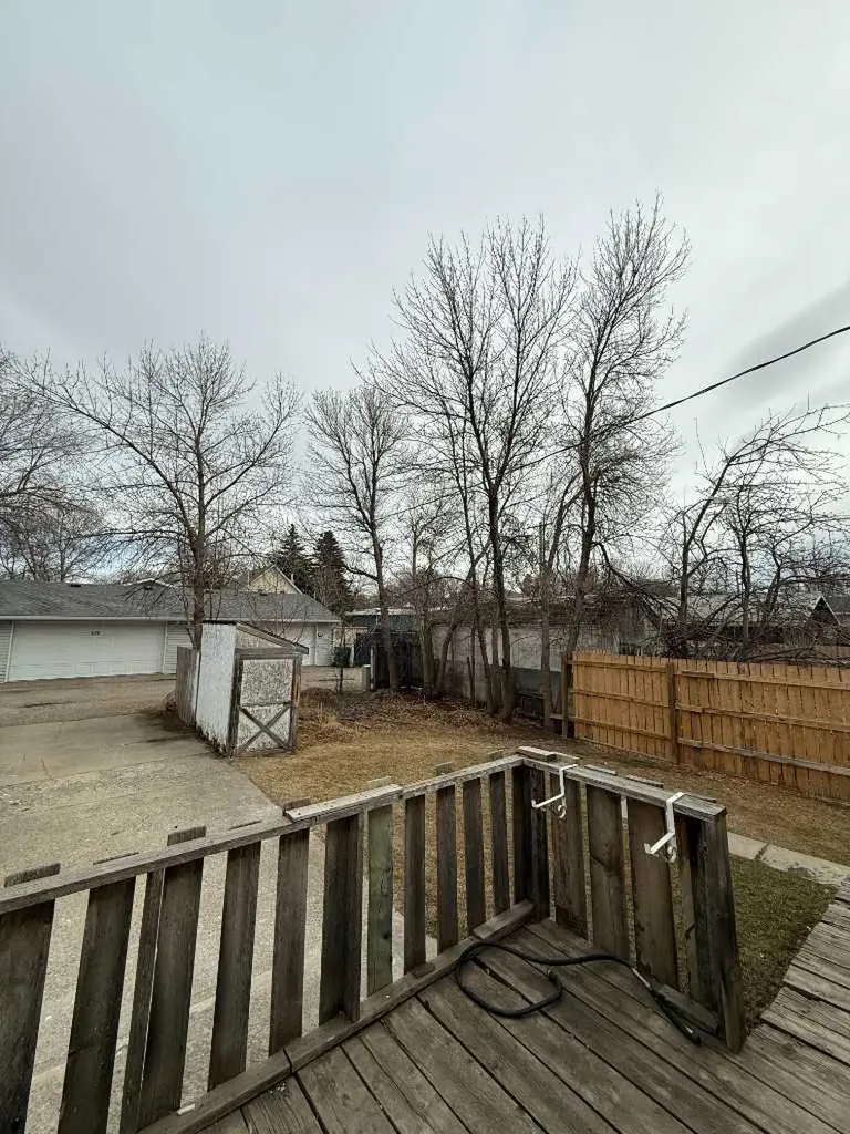 419 12 Street N Lethbridge AB T1H 2G6