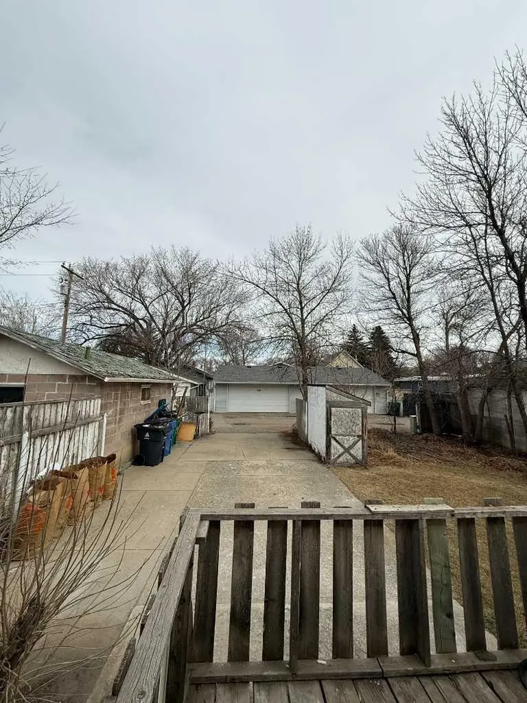 419 12 Street N Lethbridge AB T1H 2G6