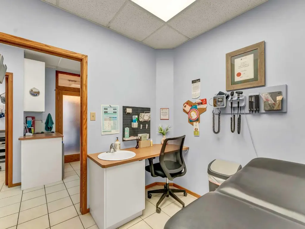 809 Bullivant Crescent SW Medicine Hat AB T1A 5G5