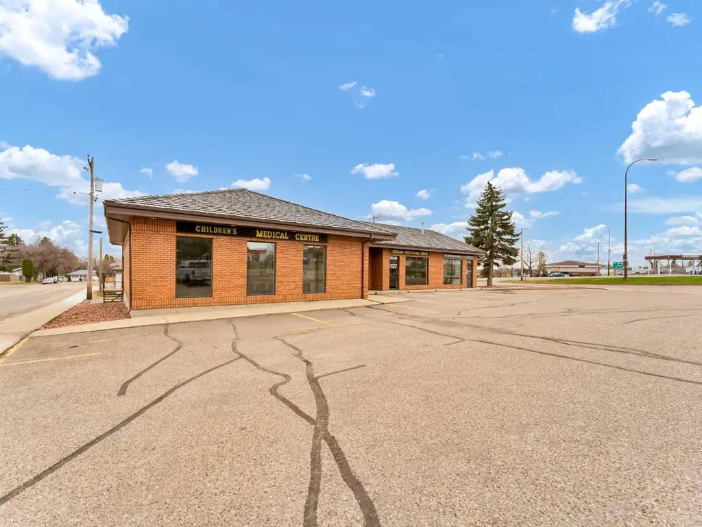 809 Bullivant Crescent SW Medicine Hat AB T1A 5G5