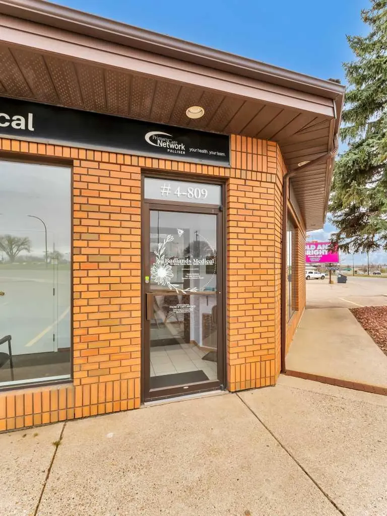809 Bullivant Crescent SW Medicine Hat AB T1A 5G5