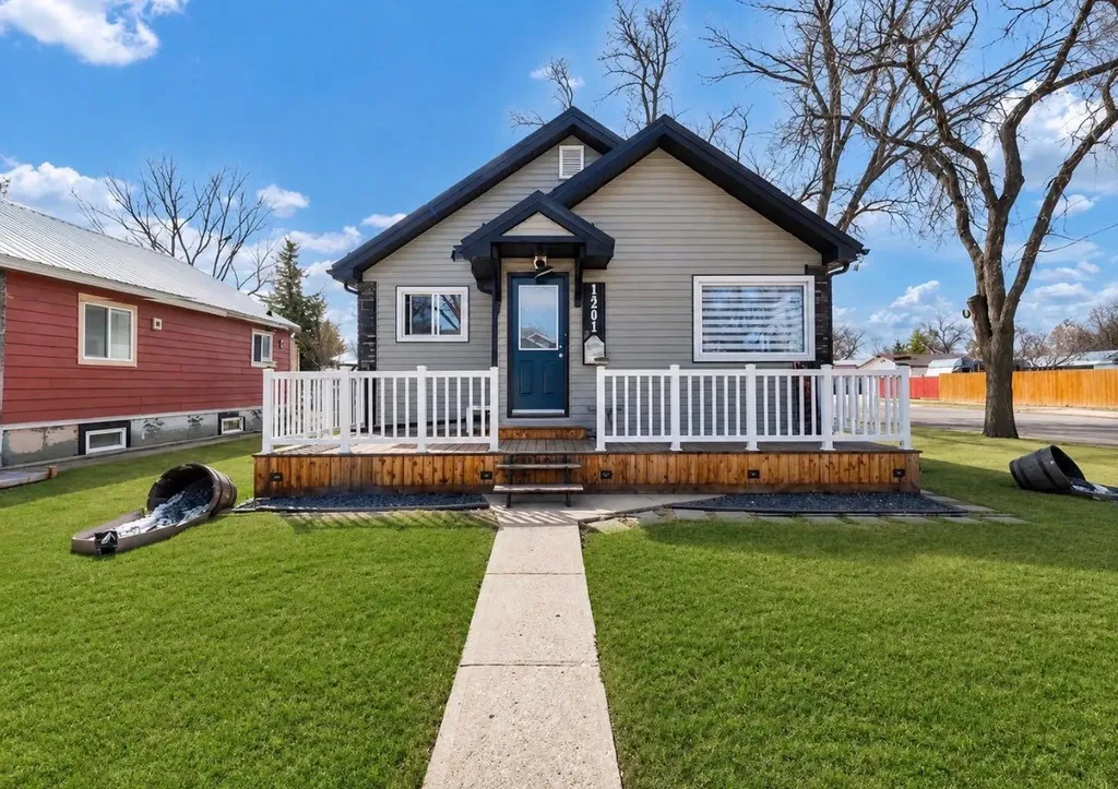 1201 Yuill Street SE Medicine Hat AB T1A 0Z5
