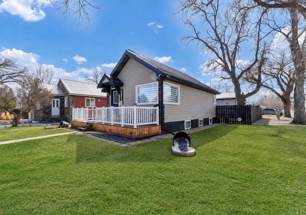 1201 Yuill Street SE Medicine Hat AB T1A 0Z5