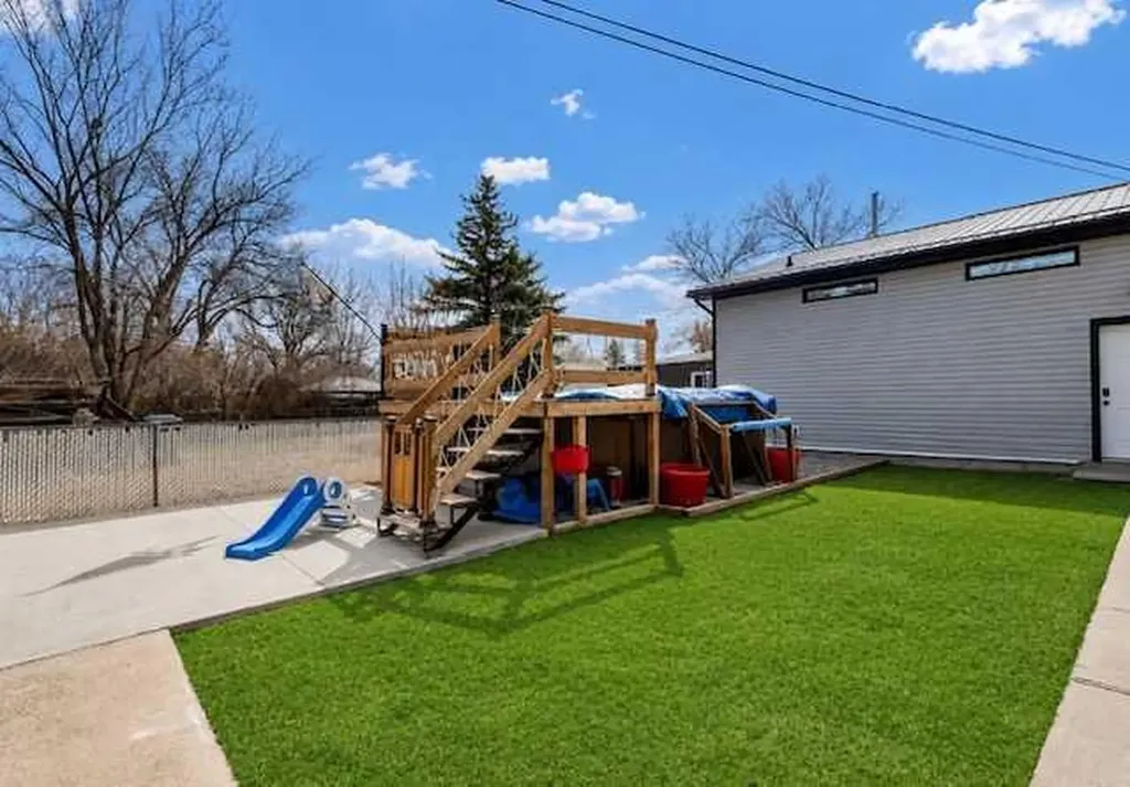 1201 Yuill Street SE Medicine Hat AB T1A 0Z5