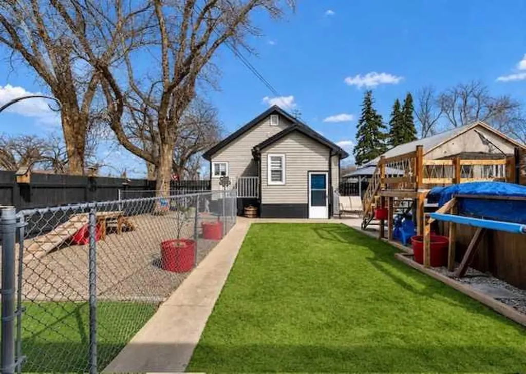 1201 Yuill Street SE Medicine Hat AB T1A 0Z5