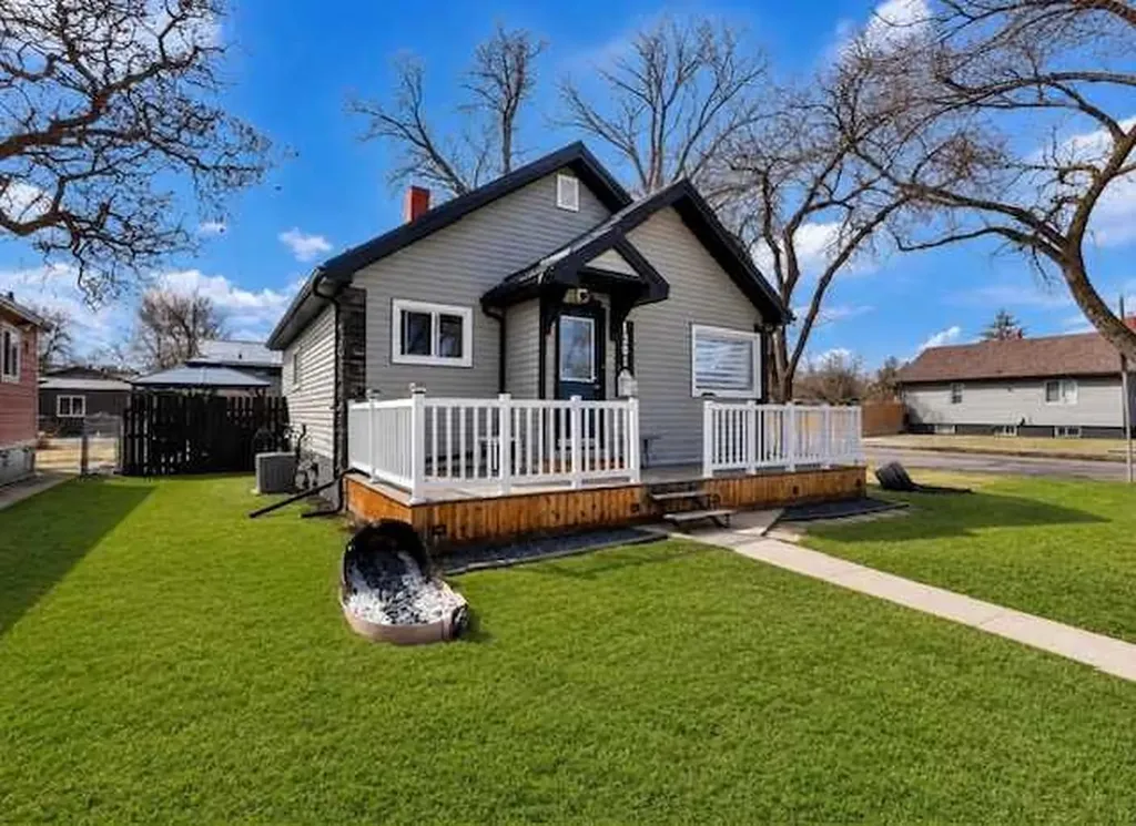 1201 Yuill Street SE Medicine Hat AB T1A 0Z5
