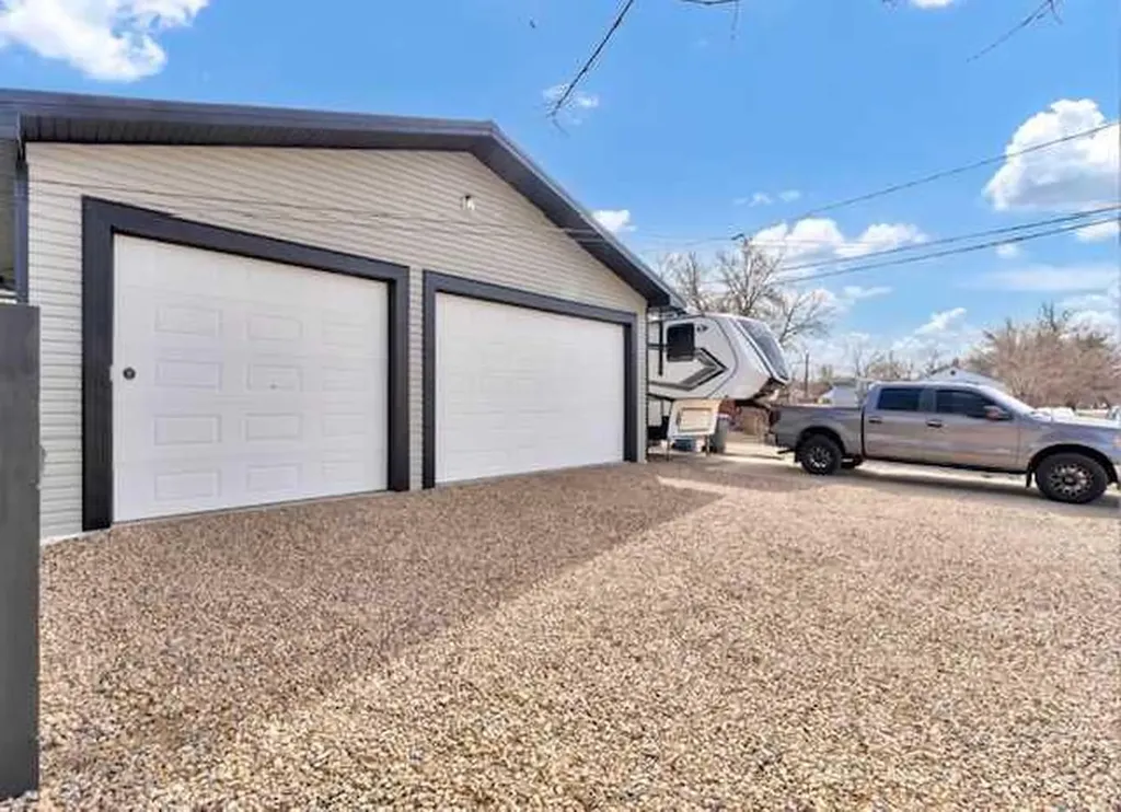 1201 Yuill Street SE Medicine Hat AB T1A 0Z5