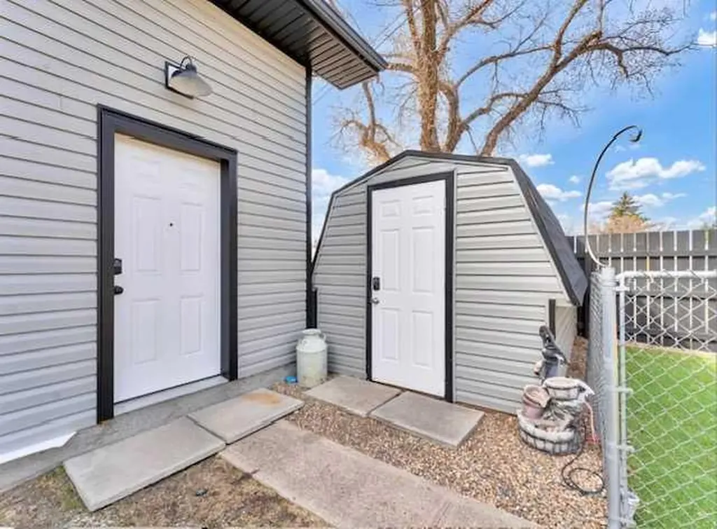 1201 Yuill Street SE Medicine Hat AB T1A 0Z5