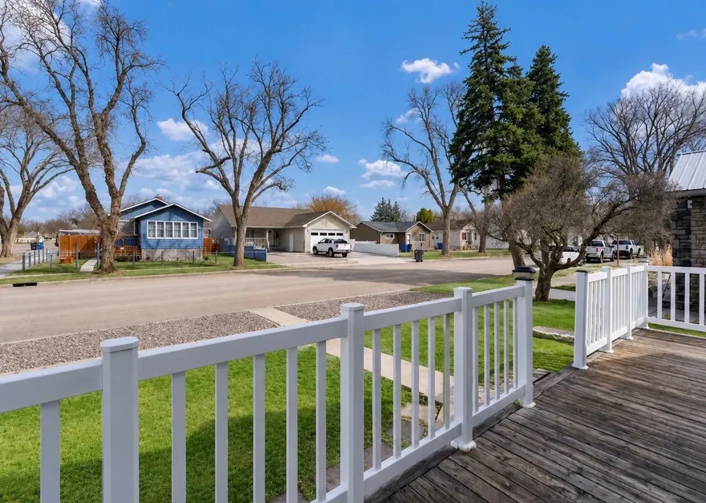 1201 Yuill Street SE Medicine Hat AB T1A 0Z5