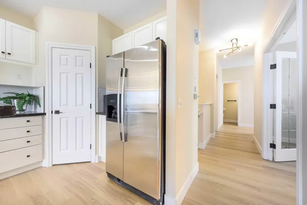 42 Royal Crest Point NW Calgary AB T3G5W5