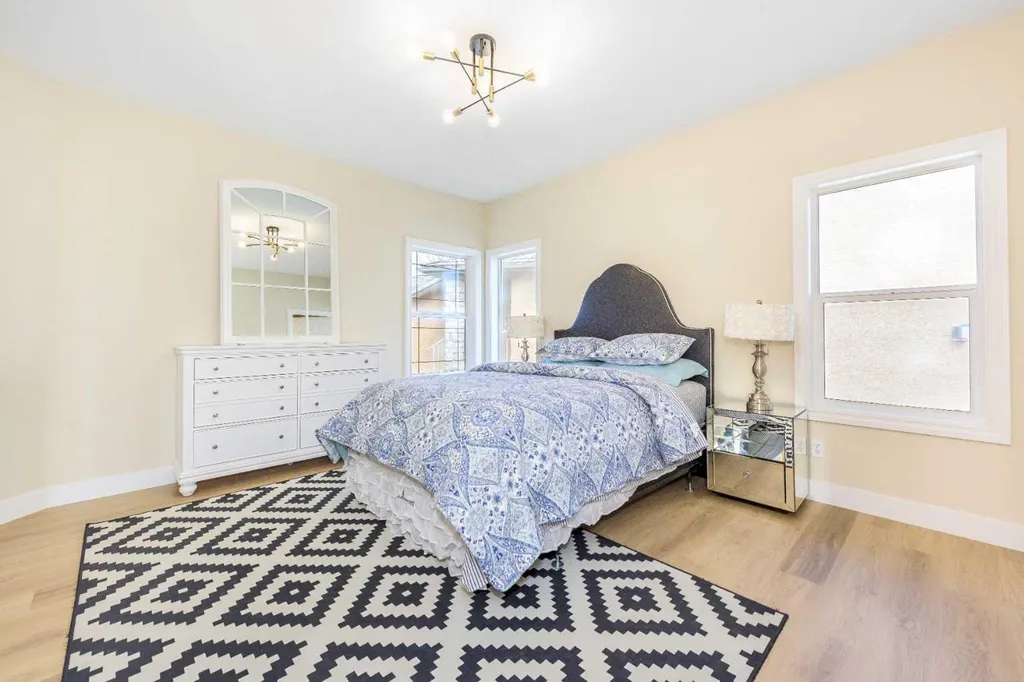 42 Royal Crest Point NW Calgary AB T3G5W5