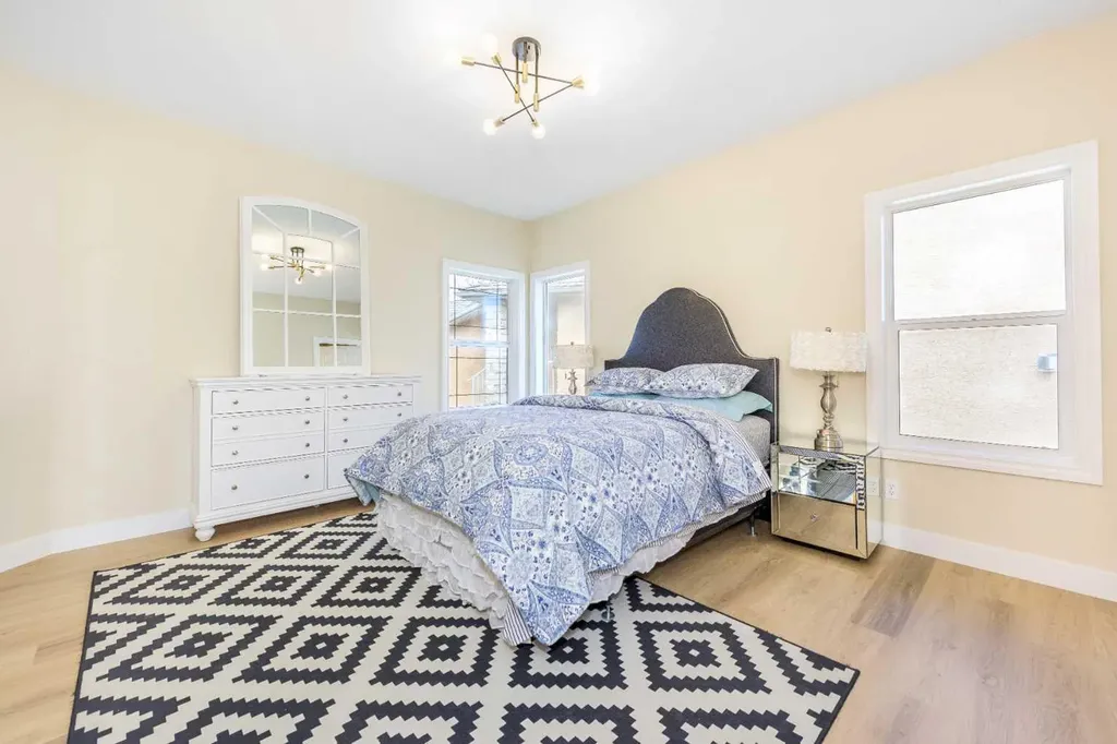 42 Royal Crest Point NW Calgary AB T3G5W5