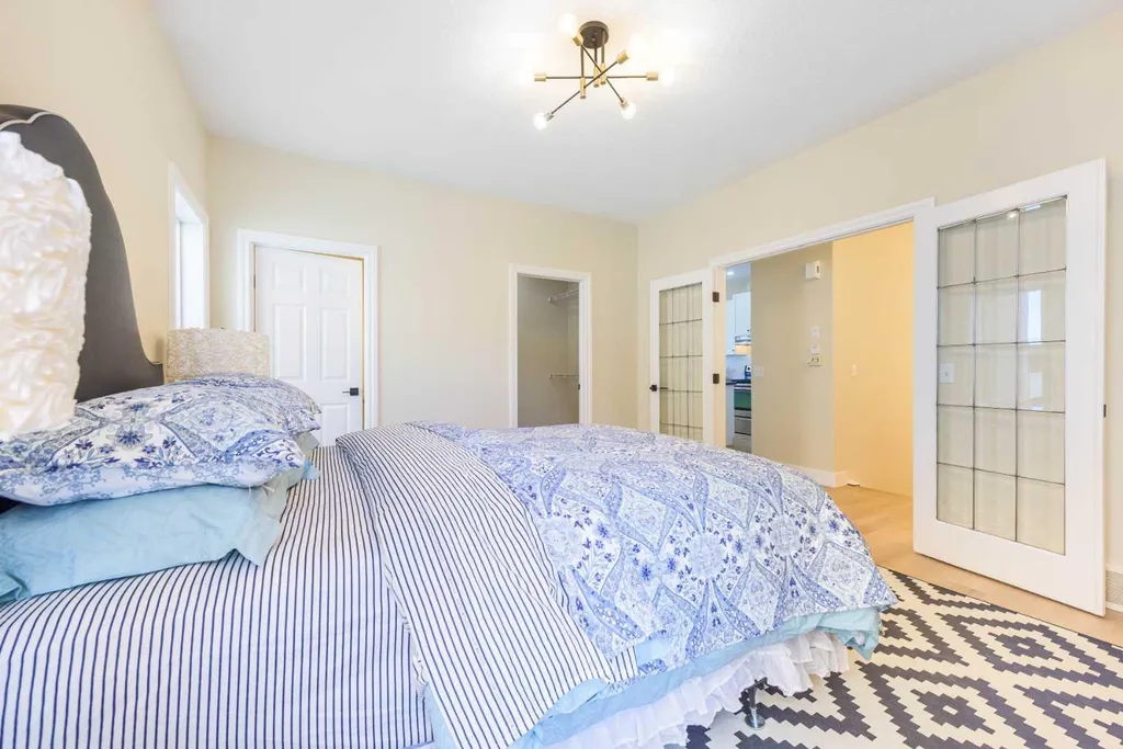 42 Royal Crest Point NW Calgary AB T3G5W5