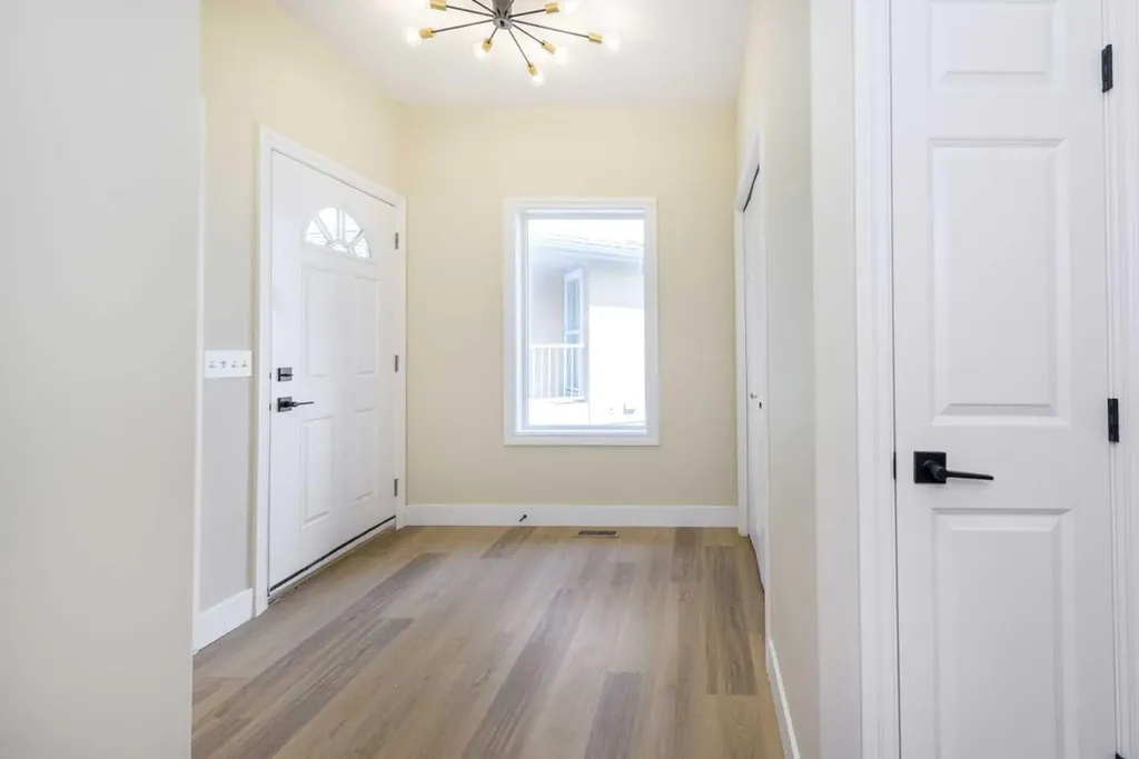 42 Royal Crest Point NW Calgary AB T3G5W5