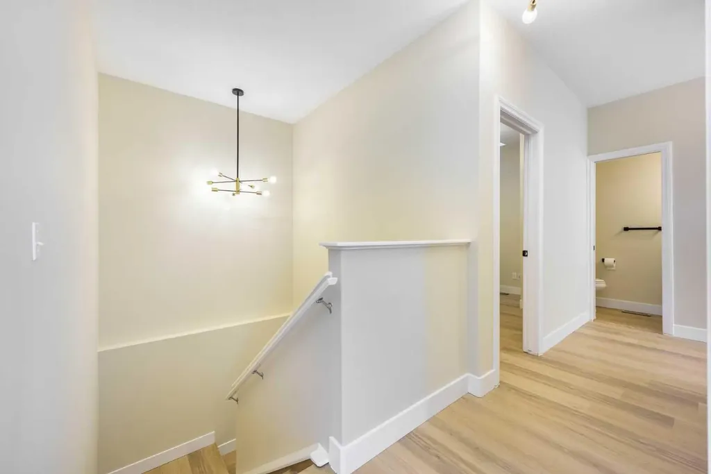 42 Royal Crest Point NW Calgary AB T3G5W5