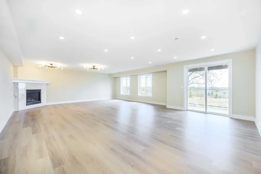 42 Royal Crest Point NW Calgary AB T3G5W5
