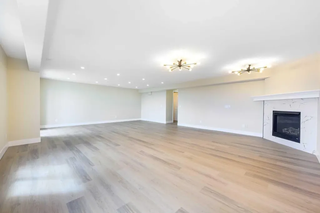 42 Royal Crest Point NW Calgary AB T3G5W5