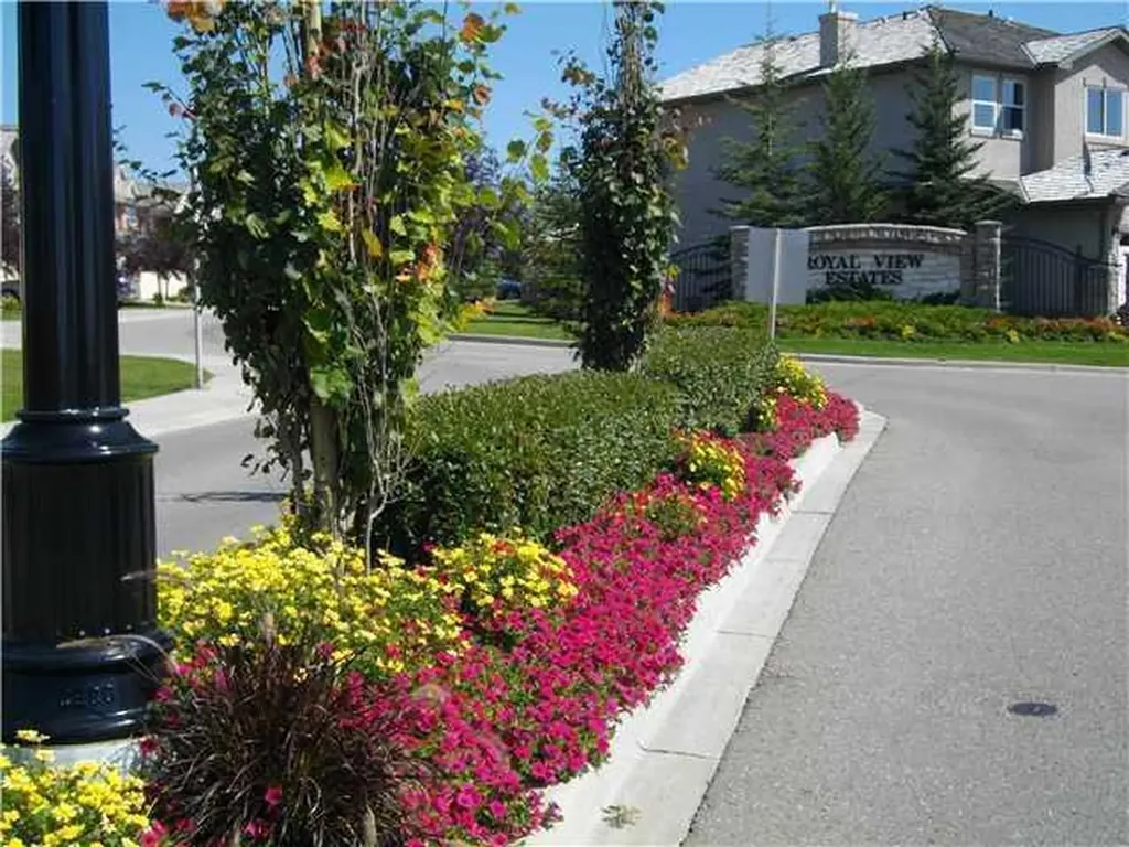 42 Royal Crest Point NW Calgary AB T3G5W5