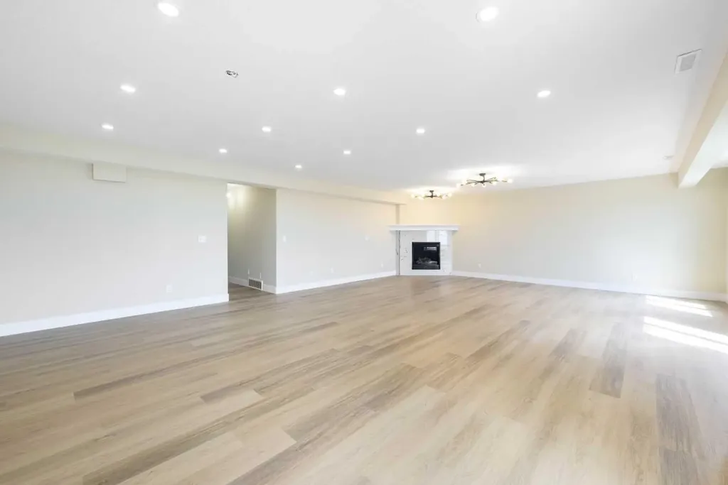 42 Royal Crest Point NW Calgary AB T3G5W5