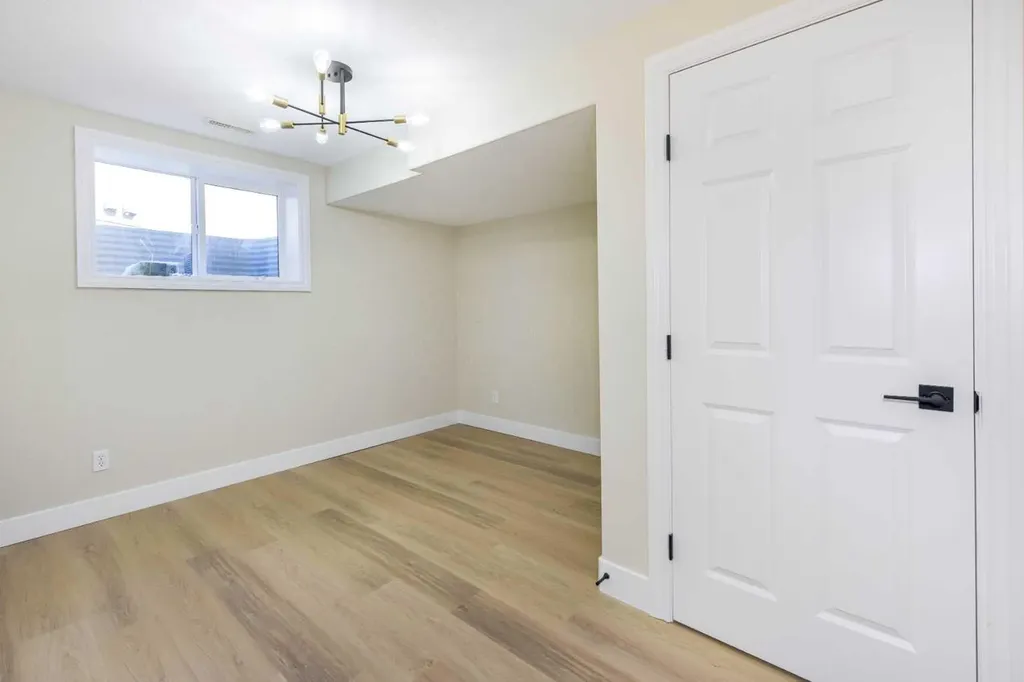 42 Royal Crest Point NW Calgary AB T3G5W5