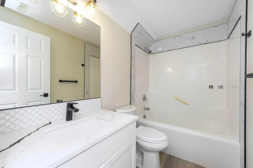 42 Royal Crest Point NW Calgary AB T3G5W5