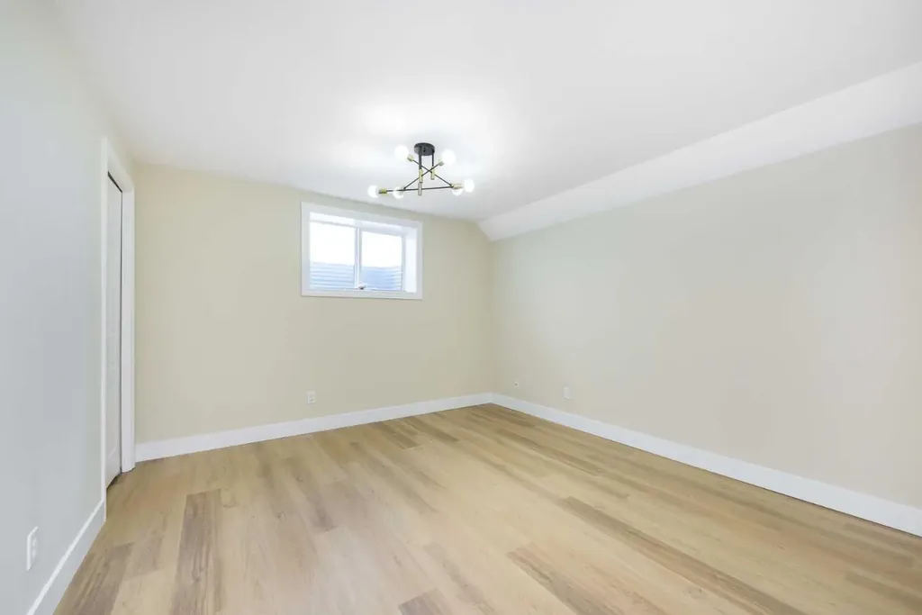 42 Royal Crest Point NW Calgary AB T3G5W5