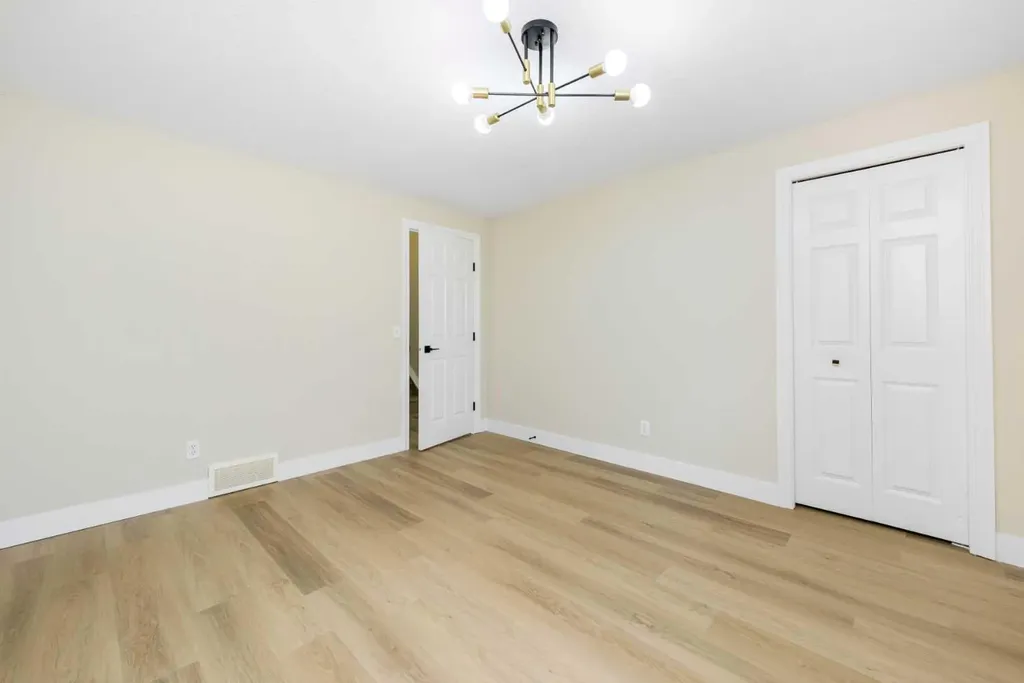 42 Royal Crest Point NW Calgary AB T3G5W5