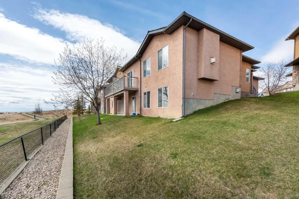 42 Royal Crest Point NW Calgary AB T3G5W5