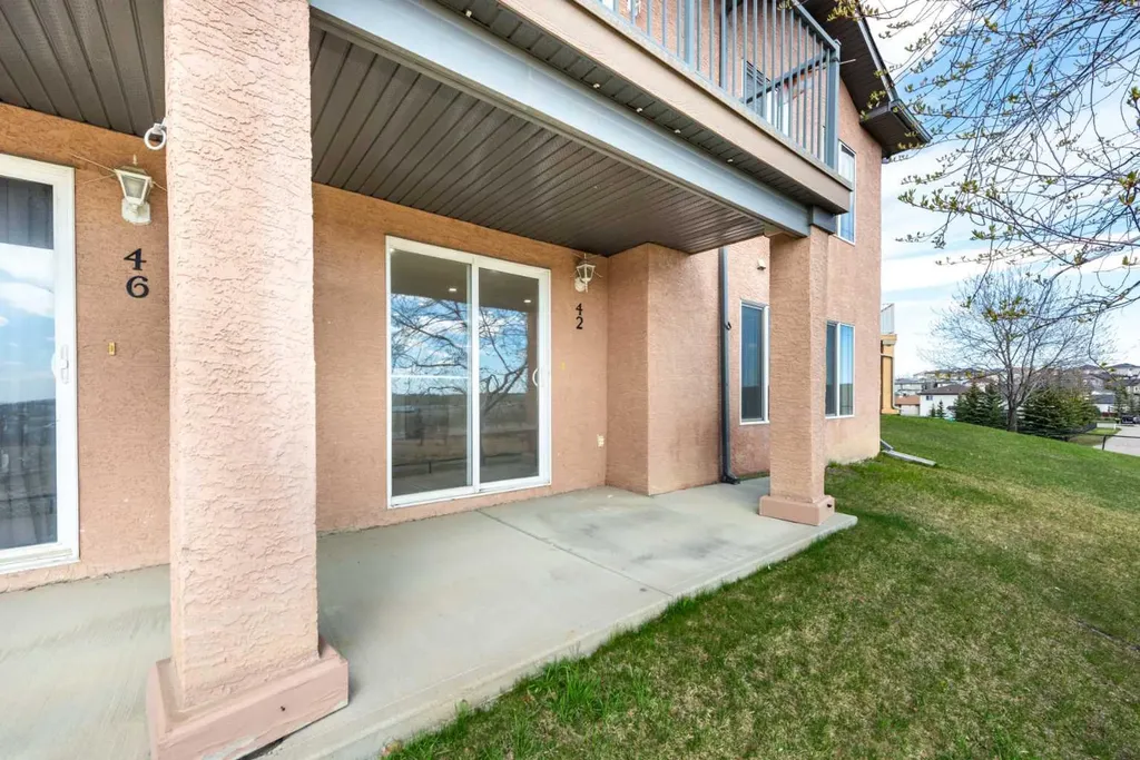 42 Royal Crest Point NW Calgary AB T3G5W5