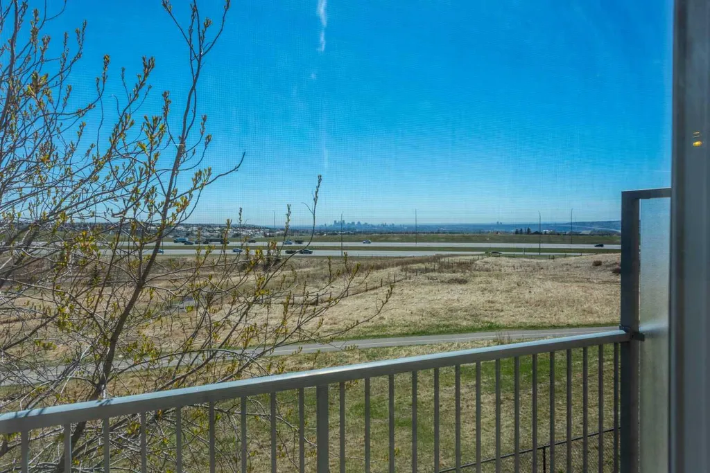 42 Royal Crest Point NW Calgary AB T3G5W5