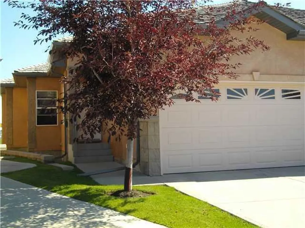 42 Royal Crest Point NW Calgary AB T3G5W5