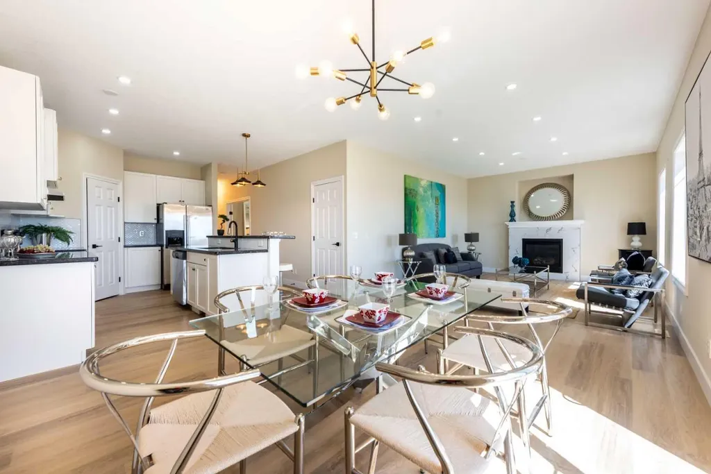 42 Royal Crest Point NW Calgary AB T3G5W5