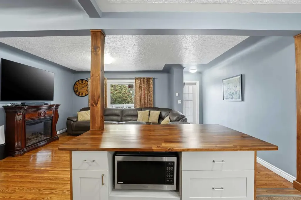 4624 49 Street Red Deer AB T4N 1T5