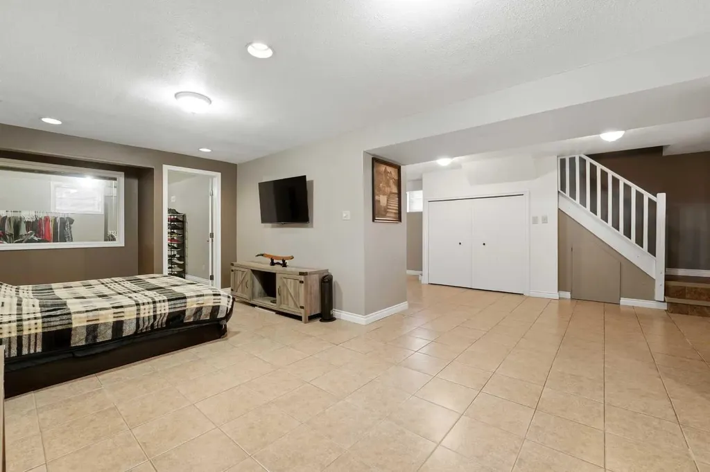 4624 49 Street Red Deer AB T4N 1T5