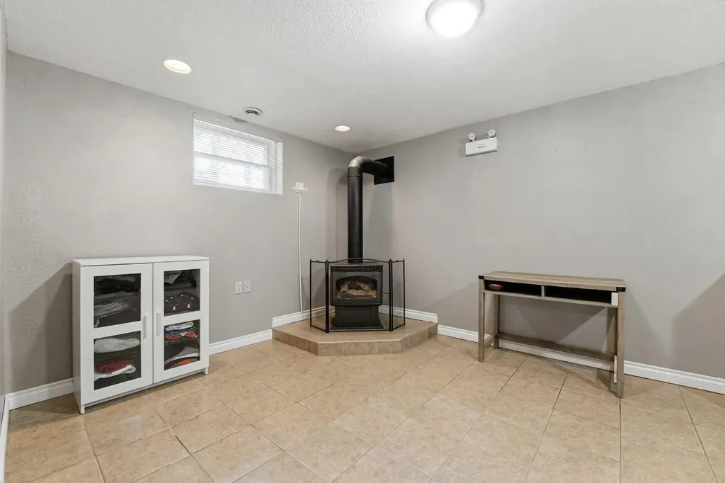 4624 49 Street Red Deer AB T4N 1T5
