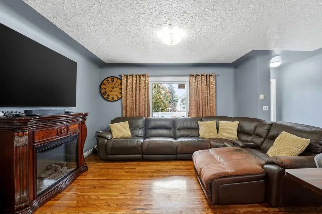 4624 49 Street Red Deer AB T4N 1T5