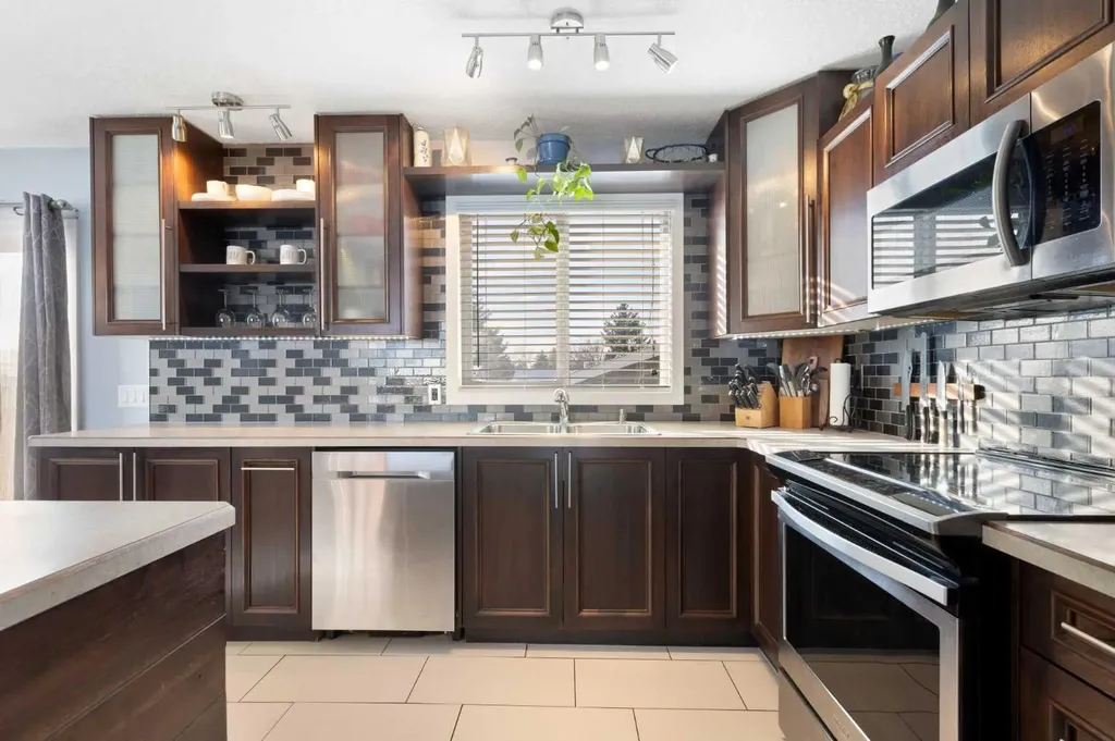 172 Rundlefield Crescent NE Calgary AB T1Y 2V5