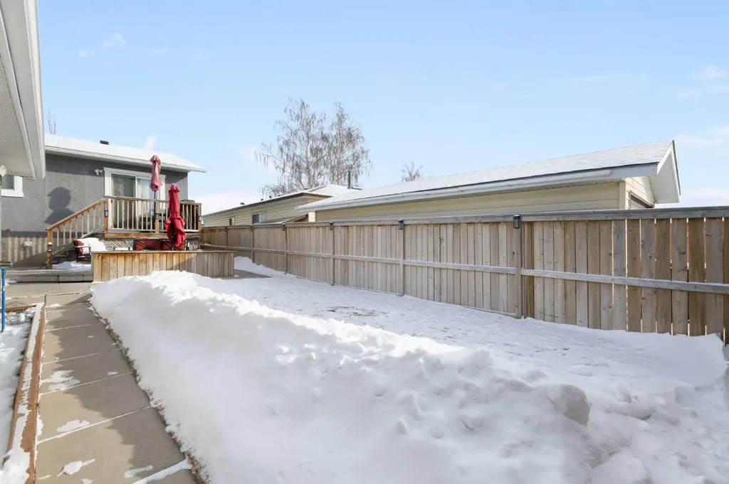 172 Rundlefield Crescent NE Calgary AB T1Y 2V5