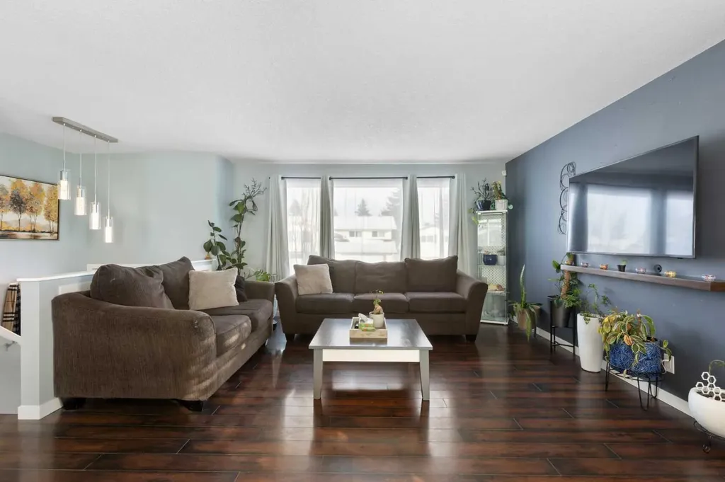 172 Rundlefield Crescent NE Calgary AB T1Y 2V5