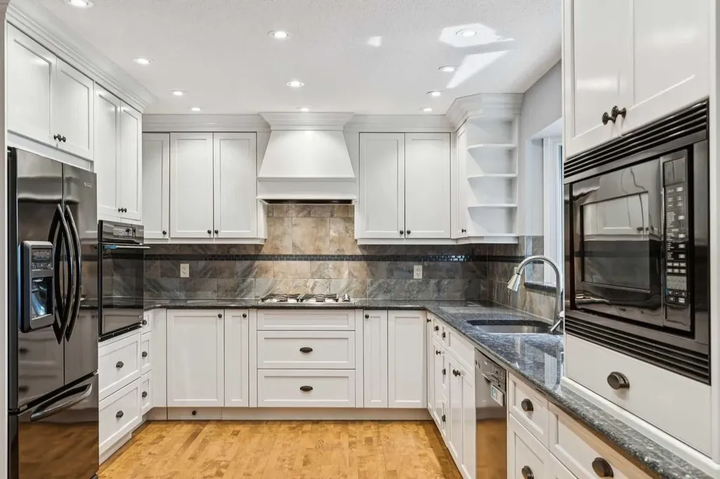 124 Edgehill Close NW Calgary AB T3A2X1