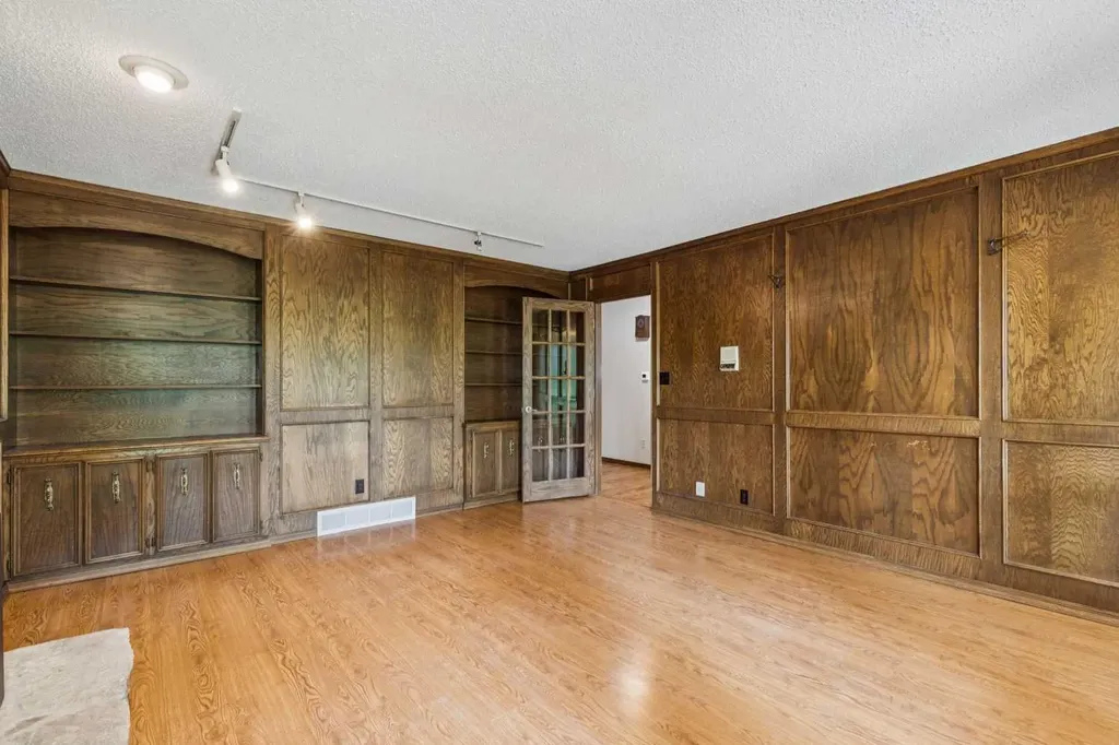 124 Edgehill Close NW Calgary AB T3A2X1