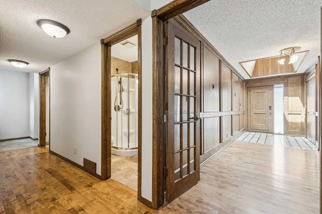 124 Edgehill Close NW Calgary AB T3A2X1