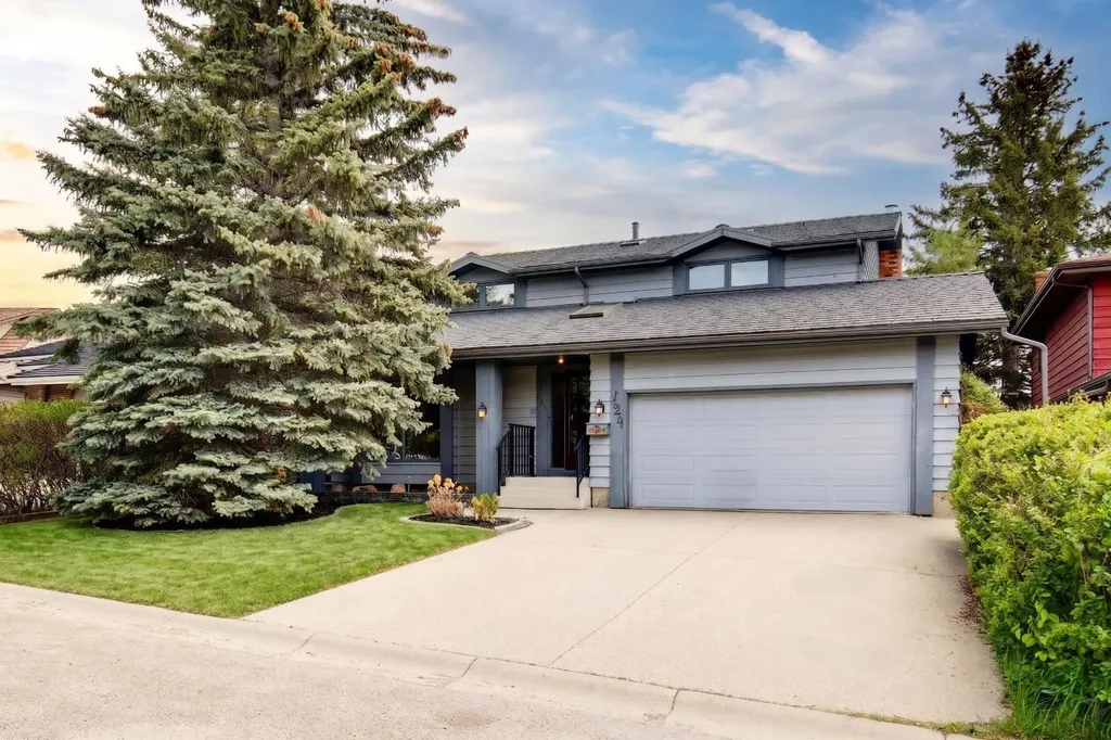124 Edgehill Close NW Calgary AB T3A2X1