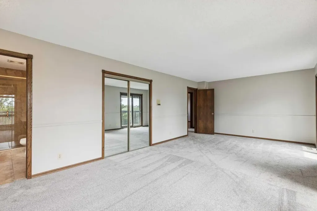 124 Edgehill Close NW Calgary AB T3A2X1